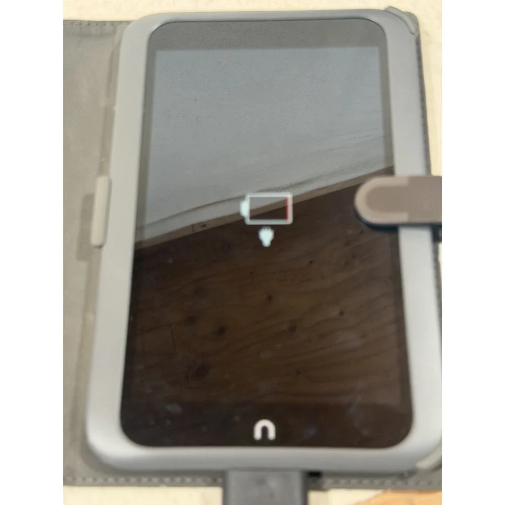 Barnes & Noble Nook HD BNTV400 8GB Tablet eReader With Charger Working Bundle